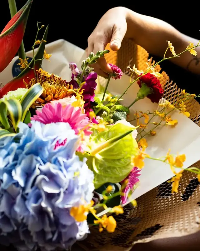 Detalhe — hortênsia, gérbera e oncidium