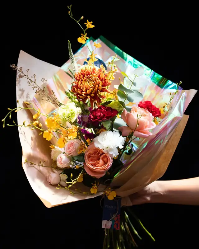 Arranjo autoral — orquídeas e cravos